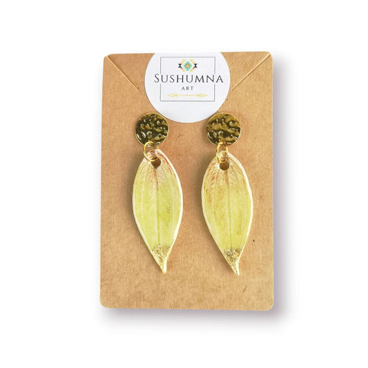 Pendientes colgantes de cerámica con textura vegetal. Inspiración botánica.