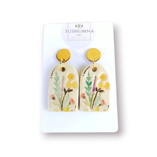 Pendientes botánicos de cerámica.