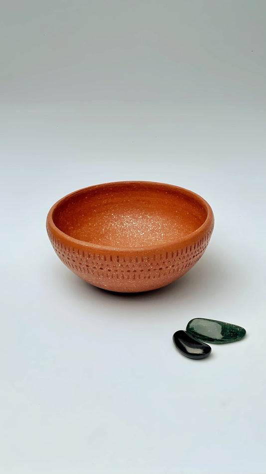 Cuenco de Arcilla Apache Bruñido a Mano · Acabado con Cera de Abeja · 13 cm