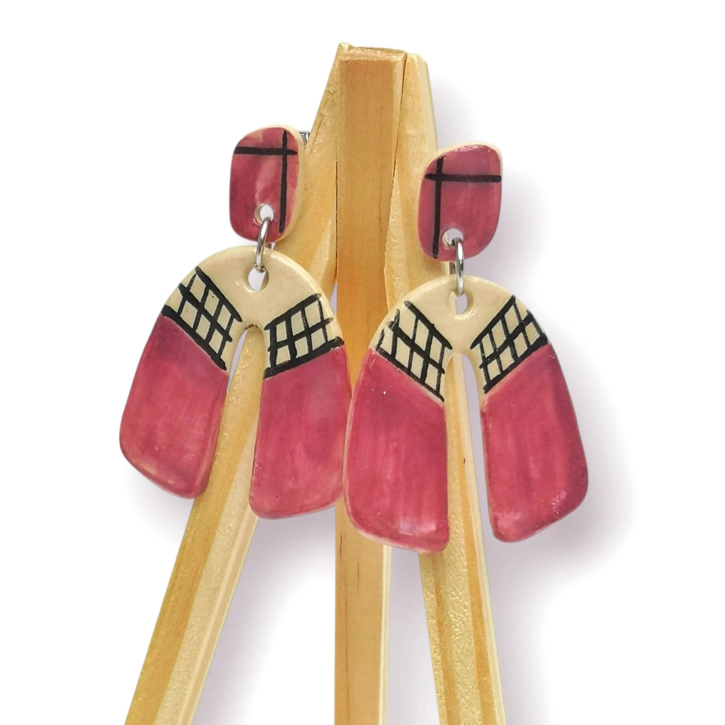 Pendientes geométricos boho, un toque de color para tu día a día, colores disponibles en rojo, burdeos, amarillo y camel. 